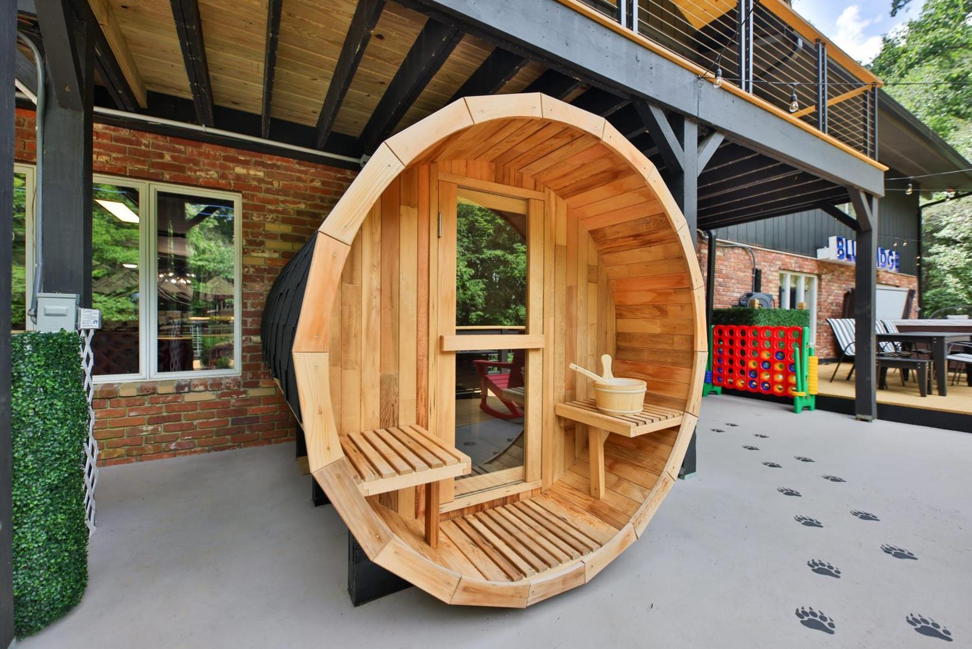 Holiday home Biltmore Forest Retreat Sauna Hot Tub Game Rm *
