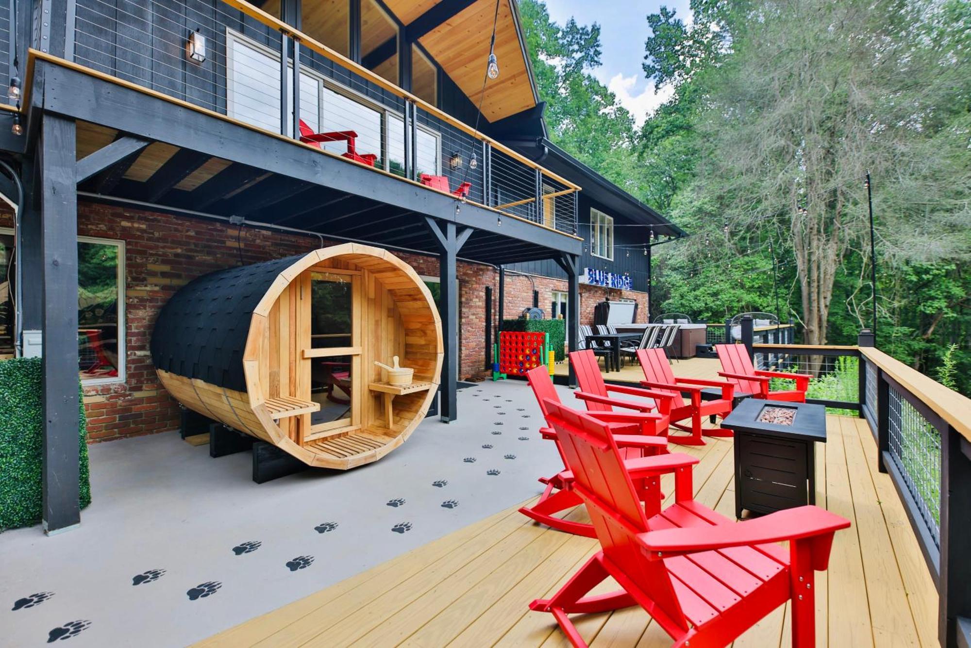 Holiday home Biltmore Forest Retreat Sauna Hot Tub Game Rm *