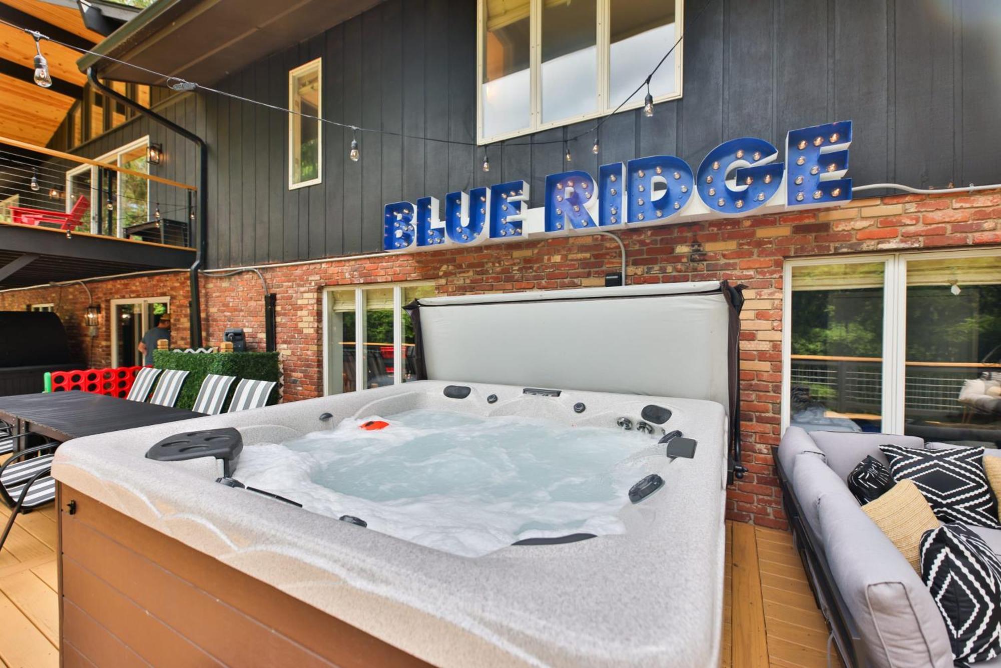 Biltmore Forest Retreat Sauna Hot Tub Game Rm Holiday home Asheville