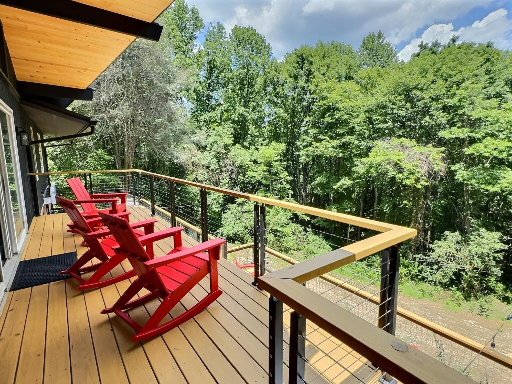 Biltmore Forest Retreat Sauna Hot Tub Game Rm Holiday home *