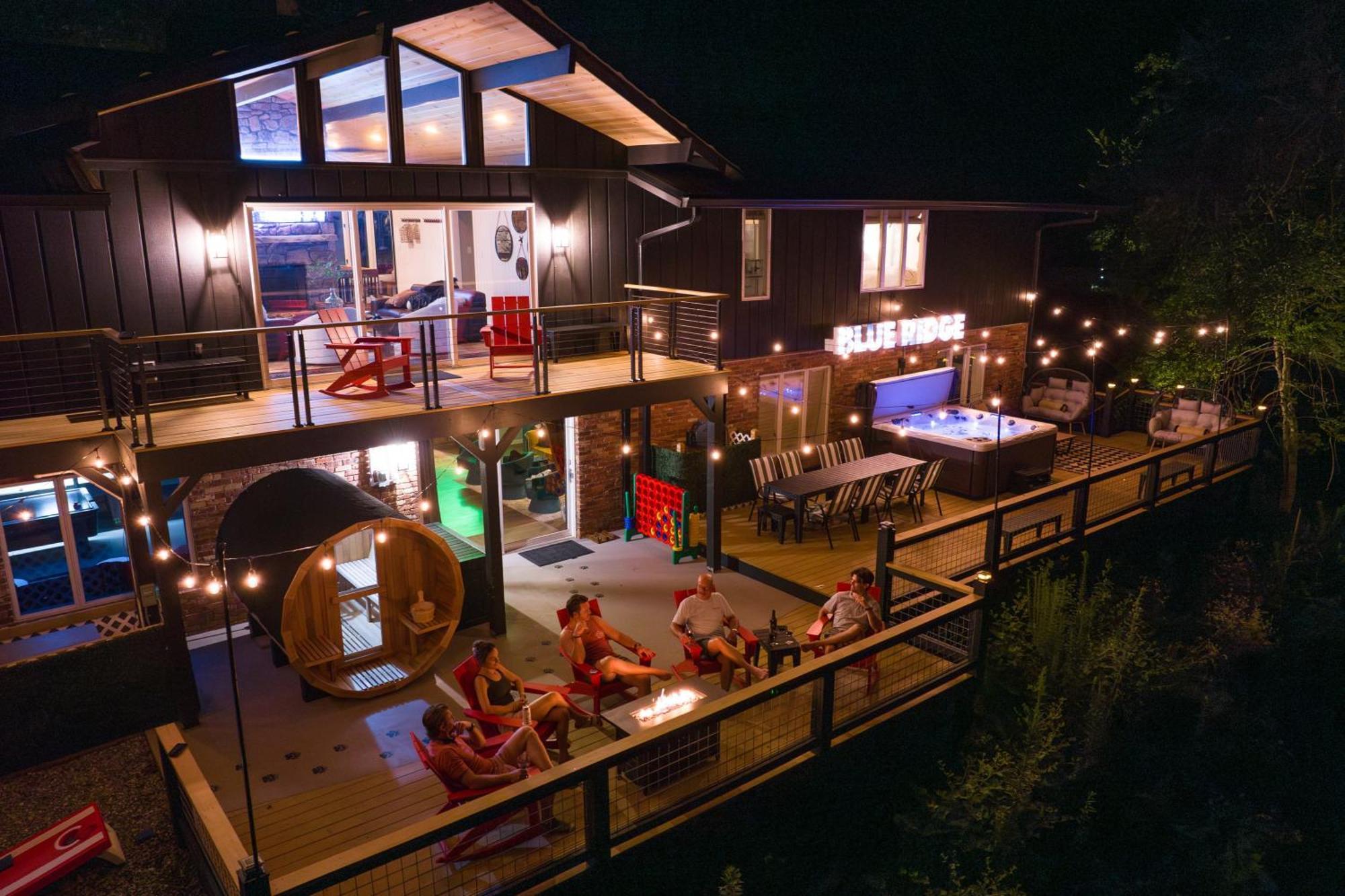 Holiday home Biltmore Forest Retreat Sauna Hot Tub Game Rm *